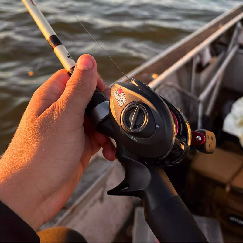 Carretilha Abu Garcia Black Max3 anti-cabeleira + Óculos Shimano